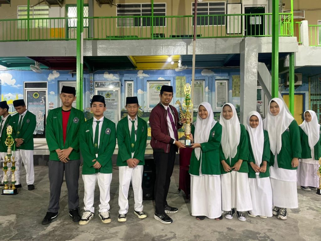 Santri Pesantren AlWashilah Jakarta