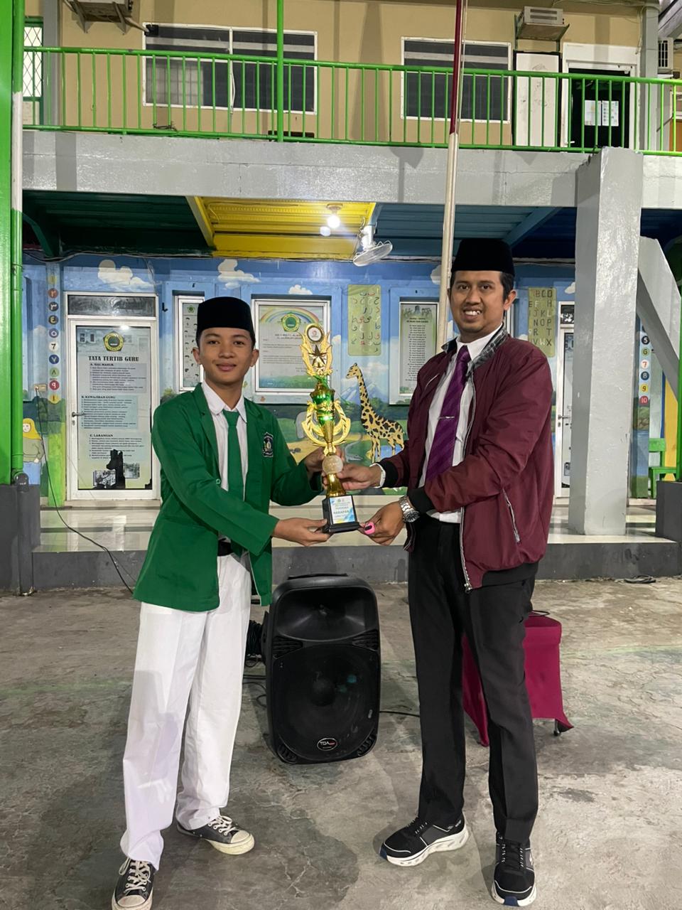 Read more about the article Mengapa Lulusan Pesantren Lebih Mandiri? Inilah Alasan Banyak Orang Tua Memilih Pendidikan Berbasis Pesantren