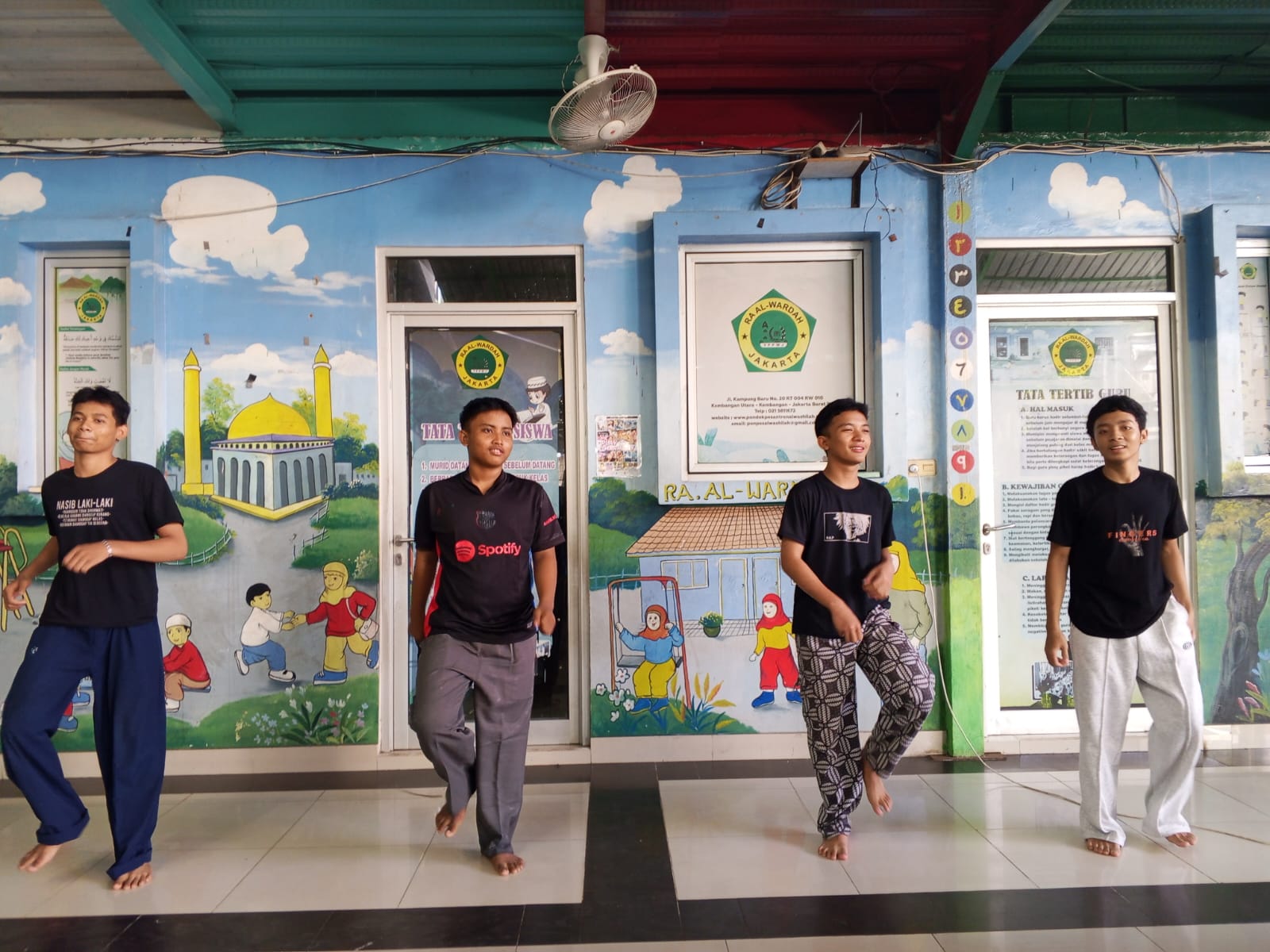 Read more about the article Santri Ponpes Al Washilah Jakarta Gelar Senam Pagi untuk Jaga Kebugaran