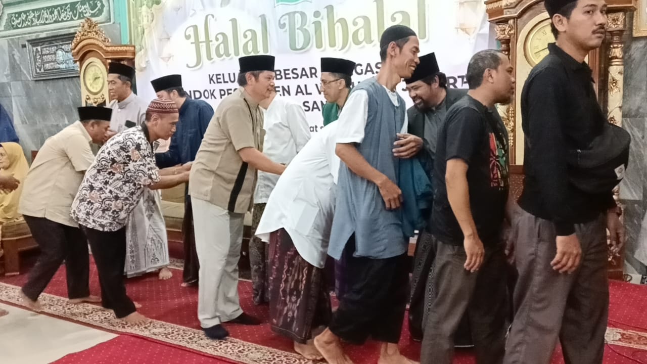 Read more about the article Halal Bi Halal Keluarga Besar Al Washilah Pererat Silaturahmi