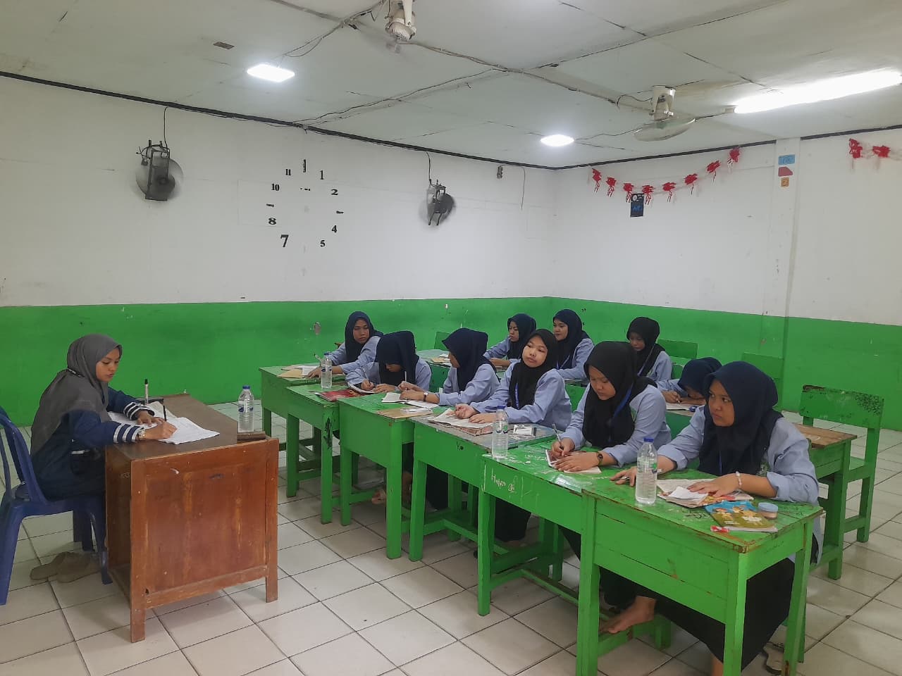 Read more about the article Dari Ashar hingga Isya, Santri Al Washilah Jakarta Intensif Belajar Al-Qur’an dan Ilmu Diniyah