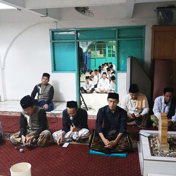 Santri Pondok Pesantren Al Washilah Jakarta Istiqomah Mengamalkan Dzikir Hadiyuwan Setiap Malam Jumat