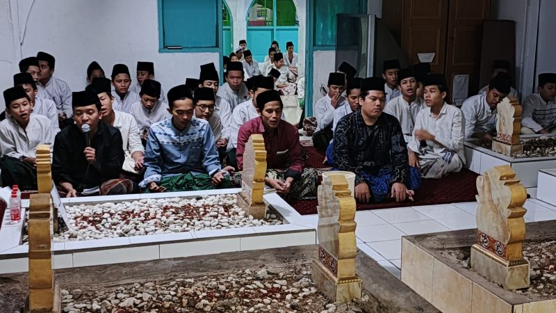 Santri Putra Pondok Pesantren Al-Washilah Laksanakan Pembacaan Tahlil Menjelang Libur Pesantren