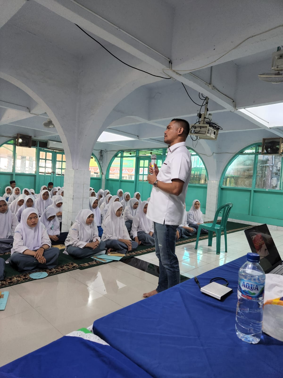 Read more about the article SMK Pesantren Jakarta, Solusi Pendidikan yang Menyeimbangkan Ilmu dan Akhlak