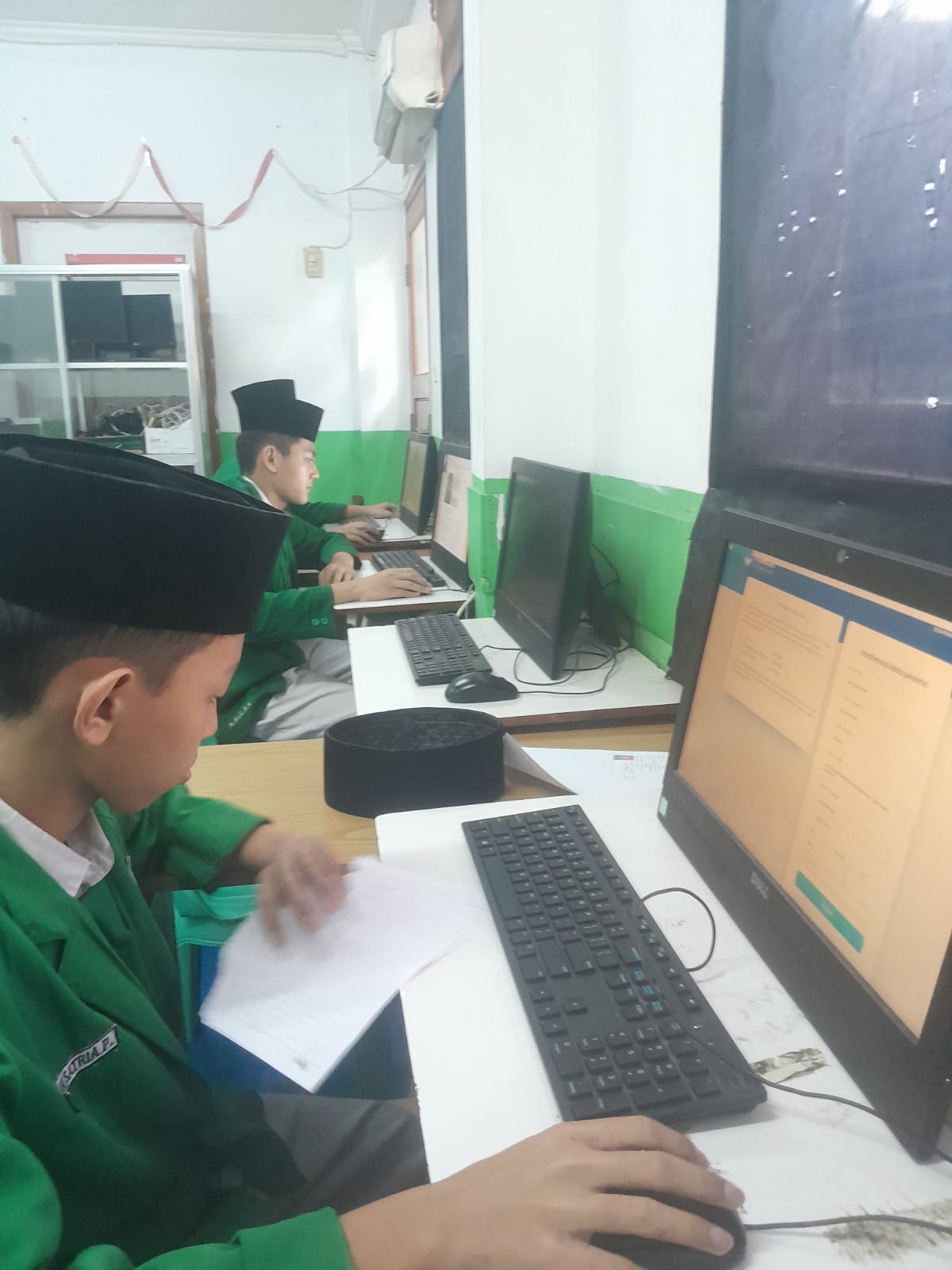 Read more about the article Biaya Pondok Pesantren di Jakarta 2026: Berapa yang Harus Dipersiapkan Orang Tua? Ini Panduan Lengkapnya