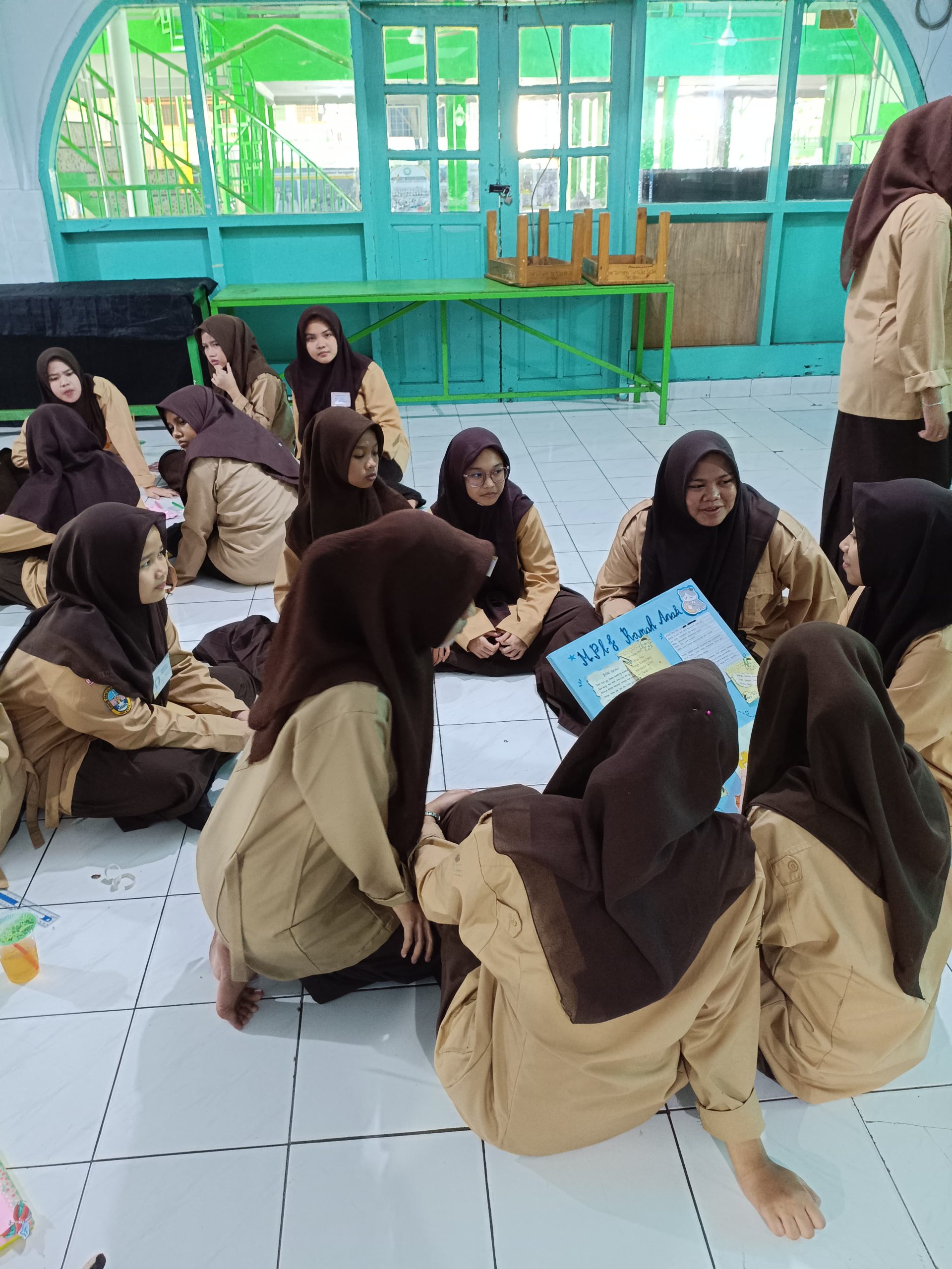 Read more about the article MPLS Day 3 Pondok Pesantren Al Washilah Jakarta: Seminar Satya Mandala dan Proyek Mading
