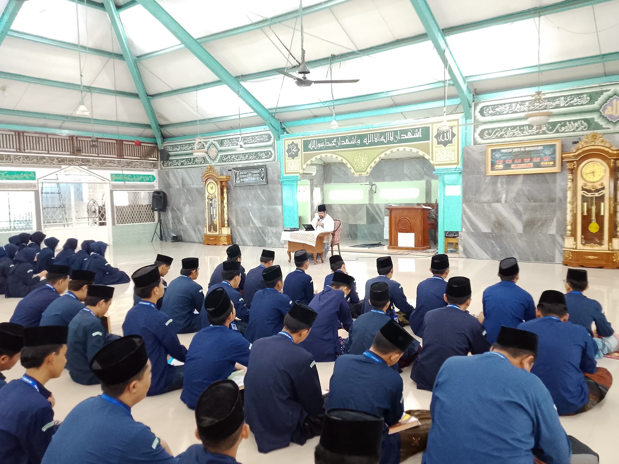 Santri Pondok Pesantren Al Washilah Jakarat