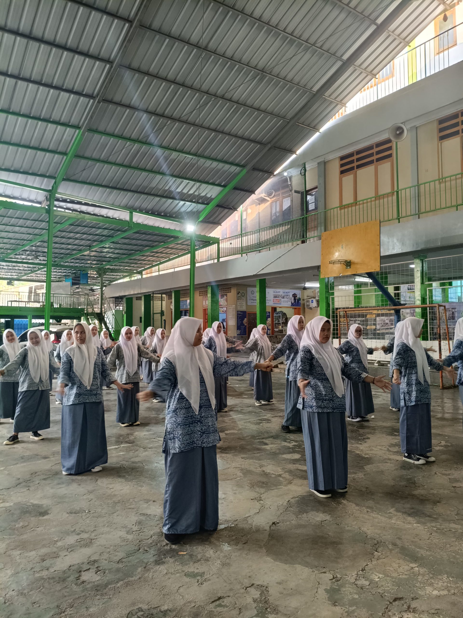 Read more about the article Senam Pagi Sehat Ceria Tingkatkan Kebugaran dan Semangat Belajar Peserta Didik
