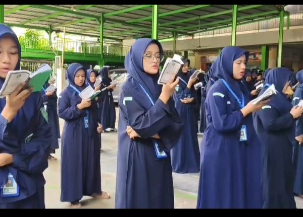 Santri Madrasah Diniyah Al Washilah Perdalam Ilmu Sharaf Melalui Pembacaan Nadhom Maqsud