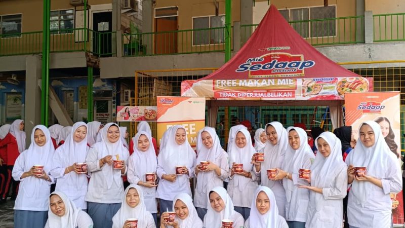 Makan Mie Gratis Bersama Mie Sedaap, Ciptakan Kebersamaan dan Keceriaan Peserta Didik
