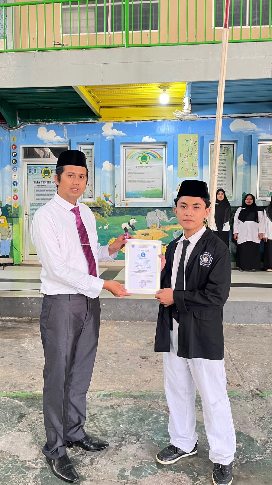 Read more about the article SMK Al Washilah Jakarta Berikan Penghargaan kepada Siswa Berprestasi Juara LKS Tingkat Kota