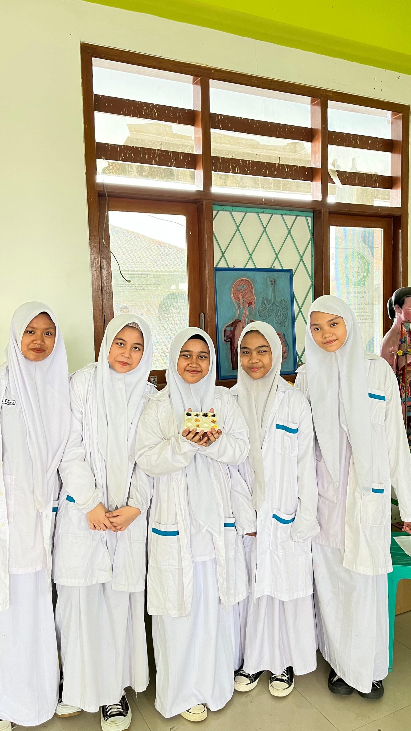 Read more about the article Praktikum IPA Uji Zat Makanan di Laboratorium Al Washilah