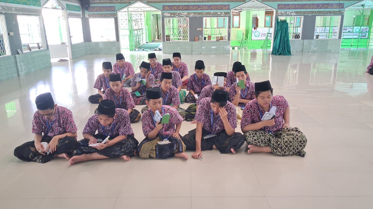 Read more about the article Madrasah Diniyah Al Washilah Laksanakan Pembelajaran Fiqih dan Tauhid