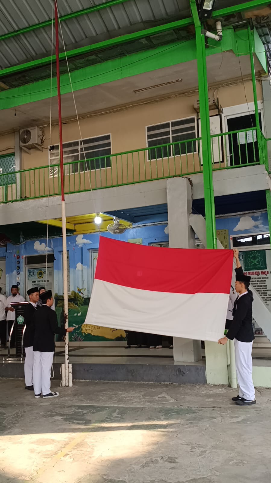 Read more about the article Upacara Bendera di Al Washilah Jakarta Perkuat Disiplin dan Semangat Nasionalisme Siswa