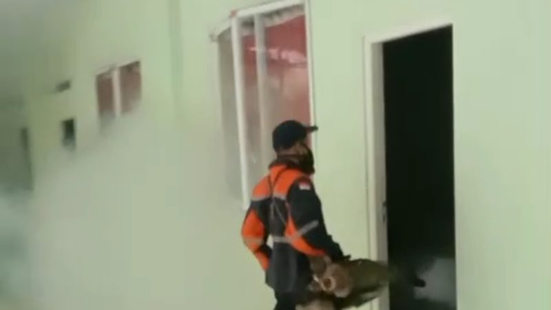 Jelang Kepulangan Santri, Pesantren Al Washilah Jakarta Lakukan Fogging di Area Asrama