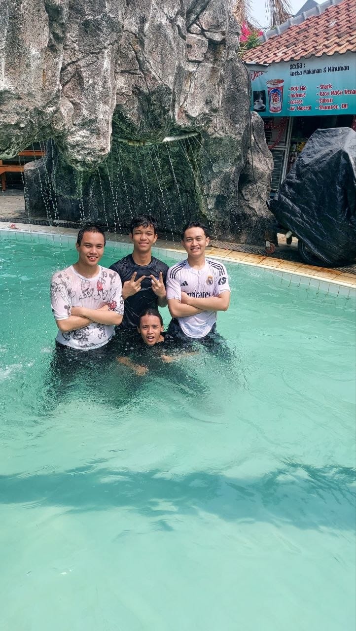 Read more about the article Al Washilah Jakarta Tutup Rangkaian Hari Santri 2026 dengan Berenang Bersama