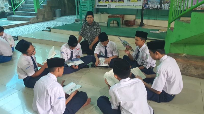 SMP dan MTs Al Washilah Jakarta Perkuat Budaya Membaca melalui Literasi