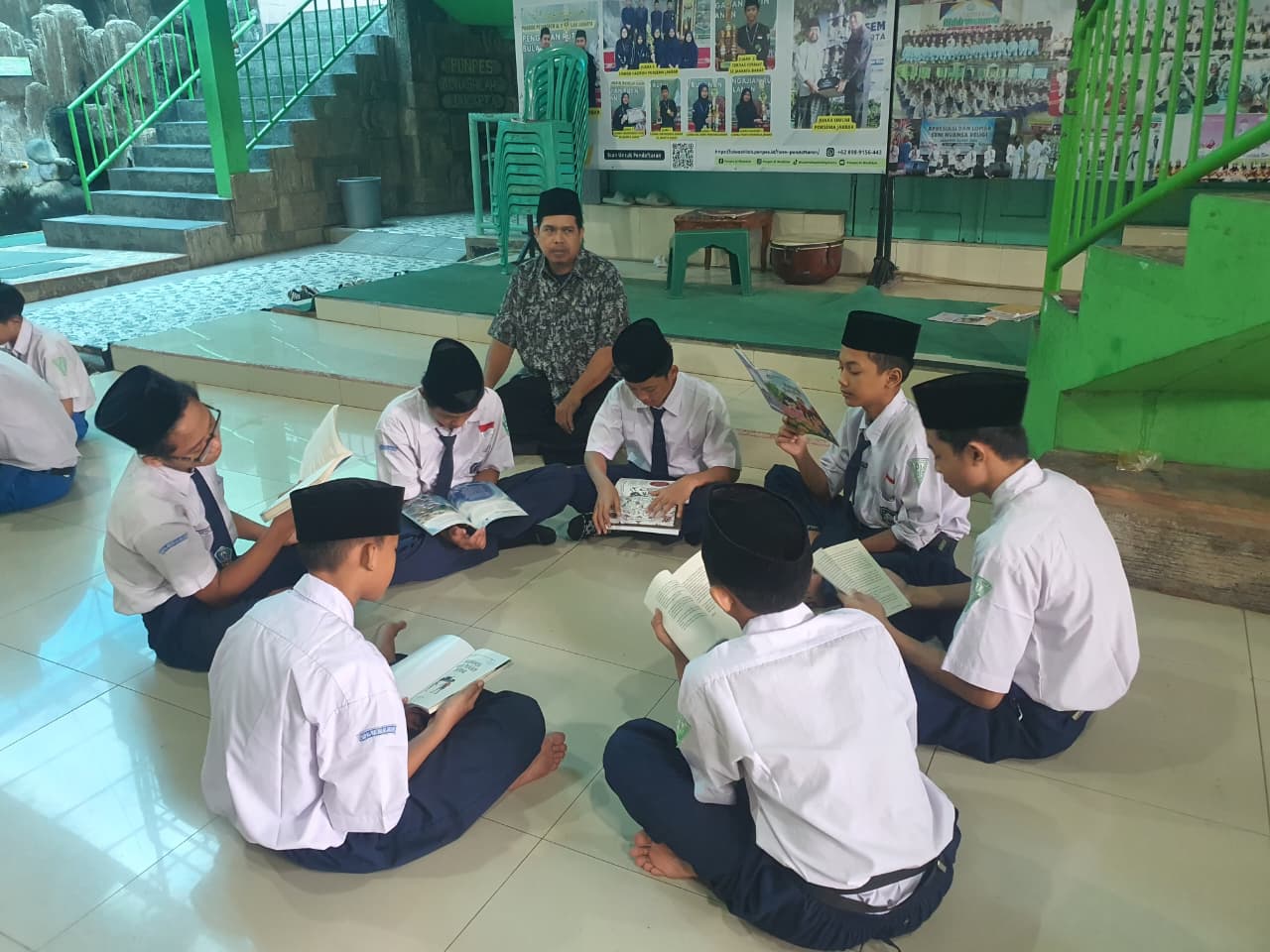 Read more about the article SMP dan MTs Al Washilah Jakarta Perkuat Budaya Membaca melalui Literasi